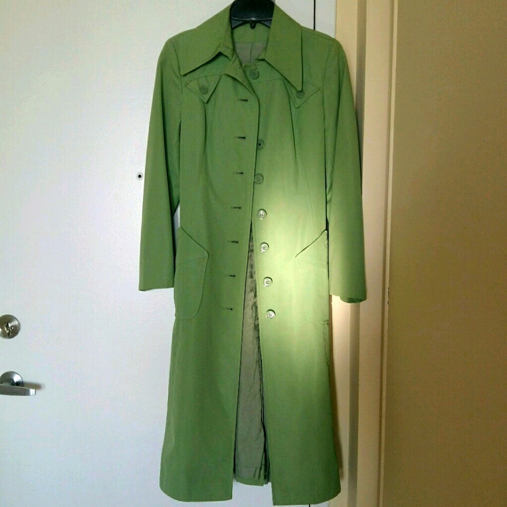 Vintage Trench coat in size small